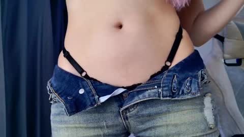 Mia online show from April 2026 05:19:01 AM