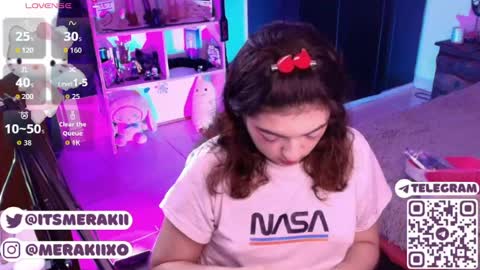 Snapshot of meraki_fraise chatting on May 2026 06:37:02 PM online show from May 2026 06:37:02 PM