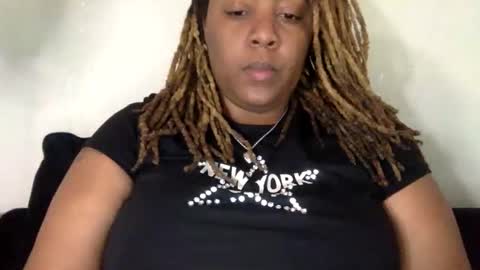 mercedesbuxxx online show from November 2025 07:35:02 PM