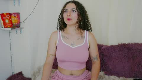 Snapshot of merida_bell18 chatting on January 2025 02:46:01 AM Merida Bell online show from January 2025 02:46:01 AM