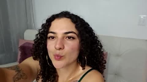 Snapshot of merida_bell18 chatting on February 2026 01:43:02 AM Merida Bell online show from February 2026 01:43:02 AM