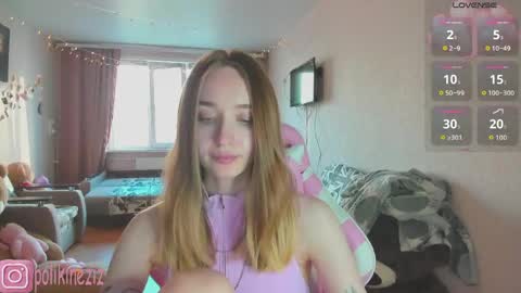 Snapshot of merryl_clark chatting on May 2026 03:40:01 PM Sara online show from May 2026 03:40:01 PM