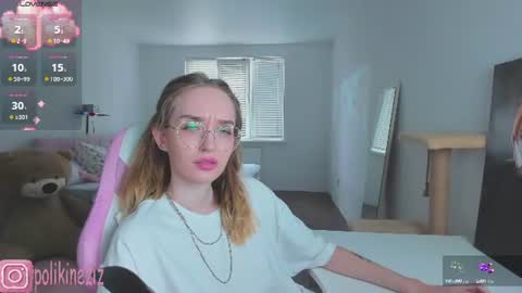 Snapshot of merryl_clark chatting on June 2026 12:53:01 PM Sara online show from June 2026 12:53:01 PM