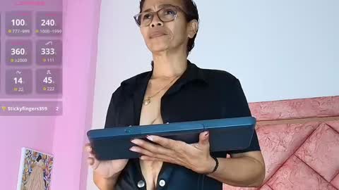 Snapshot of merybeks chatting on May 2026 10:44:02 AM Mery Beks online show from May 2026 10:44:02 AM