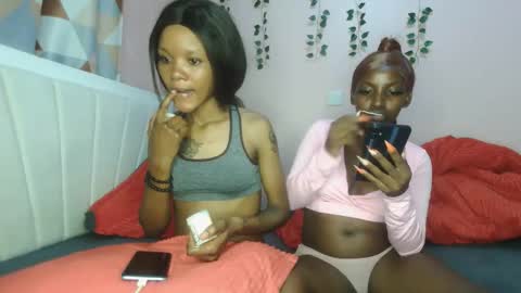 Snapshot of messyluna chatting on April 2026 08:14:01 PM meggy and bree online show from April 2026 08:14:01 PM