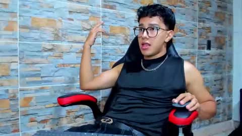 Snapshot of mexwilliams chatting on October 2025 01:37:01 PM mexwilliams online show from October 2025 01:37:01 PM