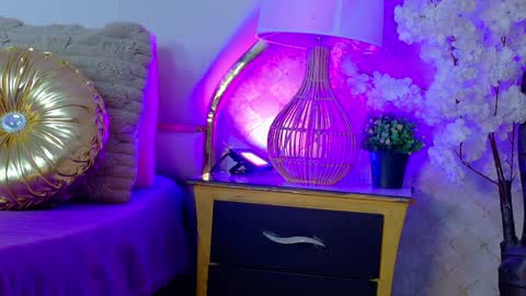 Snapshot of mhia_sweet chatting on April 2026 12:58:02 PM Mhia online show from April 2026 12:58:02 PM