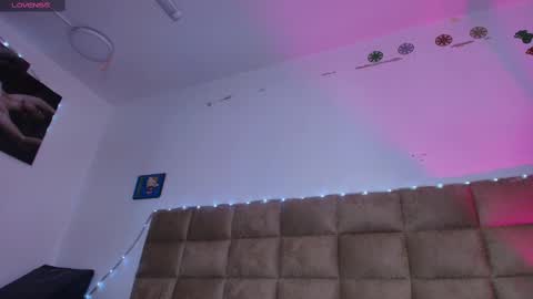 Emi online show from September 2025 07:30:01 PM