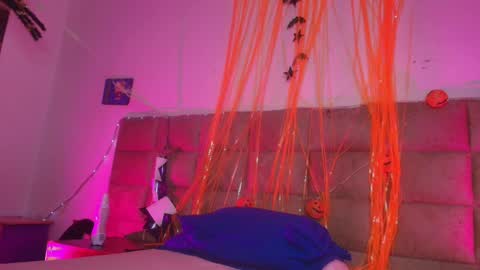 Emi online show from October 2025 07:20:01 PM