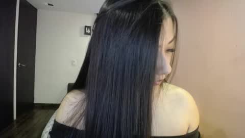Snapshot of mia_112022 chatting on January 2025 05:05:01 PM Mia zoe online show from January 2025 05:05:01 PM