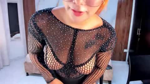 Snapshot of mia_18v chatting on March 2025 09:48:02 PM Violett online show from March 2025 09:48:02 PM