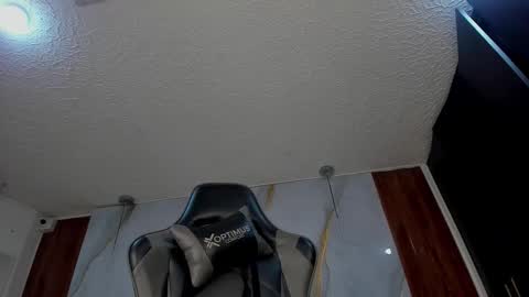 Snapshot of mia_18v chatting on November 2025 06:01:02 PM Violett online show from November 2025 06:01:02 PM