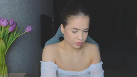 Mia online show from March 2025 05:00:02 AM