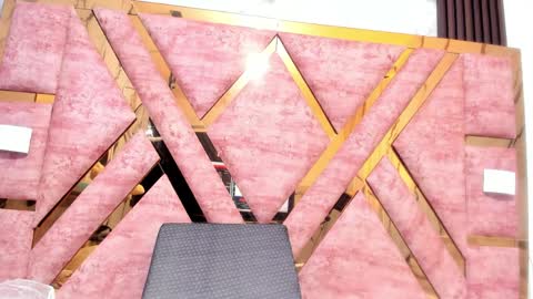 Mia online show from April 2026 11:48:01 AM