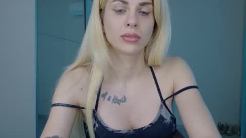 mia_angel online show from May 2026 04:46:02 PM