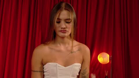 Mia Benett  online show from April 2026 12:30:01 PM