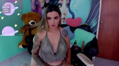 Snapshot of mia_bigtits_17 chatting on May 2026 07:19:02 PM Mia online show from May 2026 07:19:02 PM