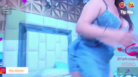 Snapshot of mia_blumm chatting on October 2025 11:18:02 AM Miaa online show from October 2025 11:18:02 AM