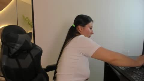 M I A  online show from October 2025 03:01:02 AM