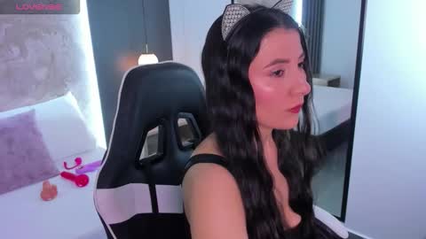 M I A  online show from November 2025 02:57:02 AM