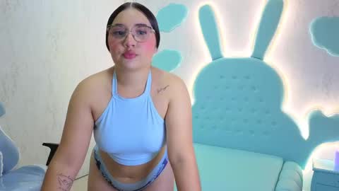 Mia Cuttee online show from October 2025 03:25:03 AM