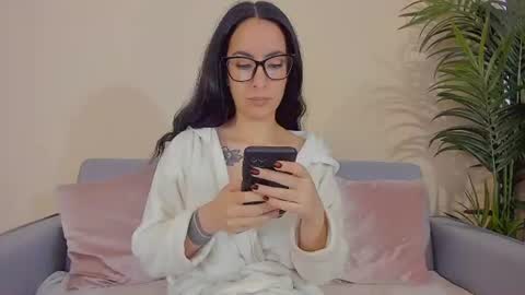Sarah Luna online show from June 2026 12:17:01 PM
