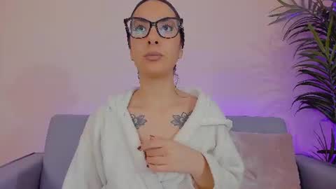 Sarah Luna online show from July 2026 12:22:02 PM