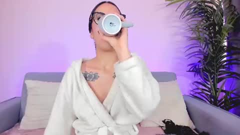 Sarah Luna online show from July 2026 01:40:01 PM