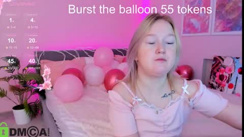 Mia online show from October 2025 07:28:01 AM