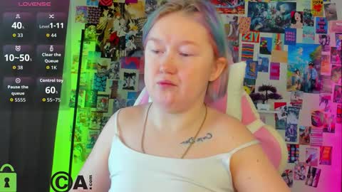 Mia online show from January 2026 02:49:01 AM