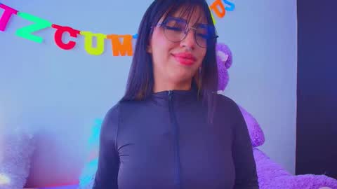 Mia flames online show from November 2025 03:25:02 PM