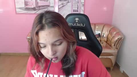 Mia online show from October 2025 12:35:01 PM