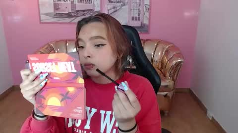 Mia online show from October 2025 01:12:01 PM