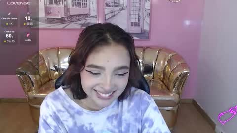 Mia online show from November 2025 01:33:02 PM