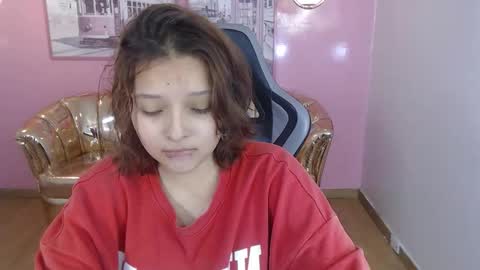 Mia online show from December 2025 01:17:02 PM