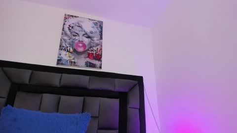 mia fox online show from February 2026 01:07:02 PM