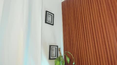 Mia online show from March 2026 02:44:02 AM