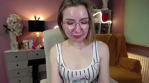 Mia online show from December 2024 12:19:02 PM