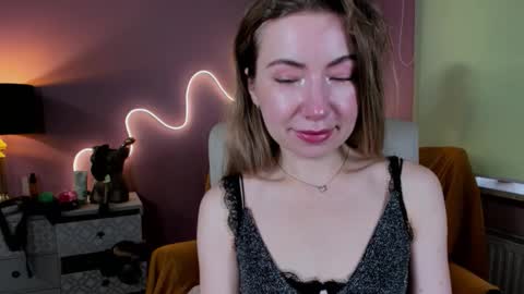 Mia online show from September 2025 07:13:02 AM