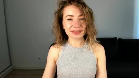 Mia online show from April 2026 01:17:02 PM