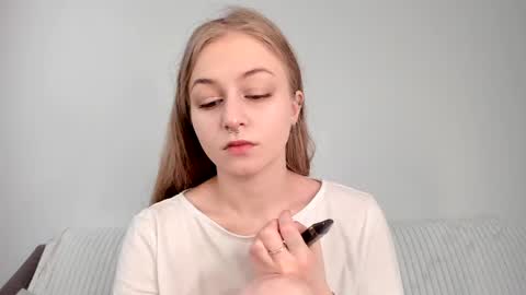 Mia here Appreciate your support online show from April 2026 07:00:02 AM