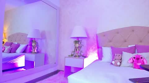 mia montess online show from March 2026 02:33:02 PM