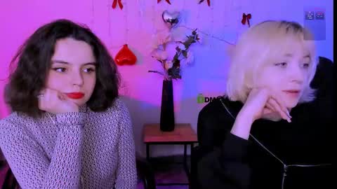 Snapshot of mia_mooon_ chatting on April 2026 08:32:01 AM mia_mooon_ online show from April 2026 08:32:01 AM