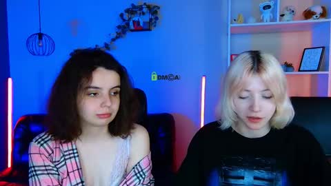 Snapshot of mia_mooon_ chatting on May 2026 08:22:01 AM mia_mooon_ online show from May 2026 08:22:01 AM