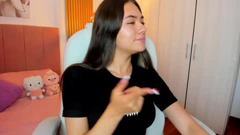 Snapshot of mia_nevaeh chatting on January 2025 11:24:02 PM Mia Nevaeh - follow me online show from January 2025 11:24:02 PM
