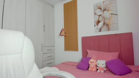 Snapshot of mia_nevaeh chatting on January 2025 09:05:02 PM Mia Nevaeh - follow me online show from January 2025 09:05:02 PM