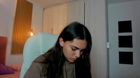 Snapshot of mia_nevaeh chatting on January 2025 08:25:02 PM Mia Nevaeh - follow me online show from January 2025 08:25:02 PM