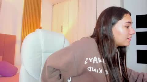 Snapshot of mia_nevaeh chatting on January 2025 09:09:02 PM Mia Nevaeh - follow me online show from January 2025 09:09:02 PM