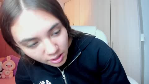 Snapshot of mia_nevaeh chatting on January 2025 08:10:02 PM Mia Nevaeh - follow me online show from January 2025 08:10:02 PM