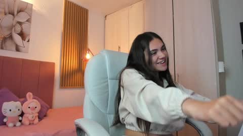 Snapshot of mia_nevaeh chatting on February 2025 09:40:01 PM Mia Nevaeh - follow me online show from February 2025 09:40:01 PM